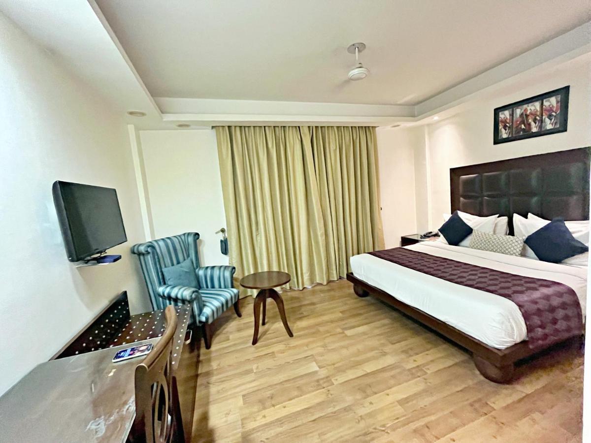 The Grand Orion - Kailash Colony New Delhi Bagian luar foto