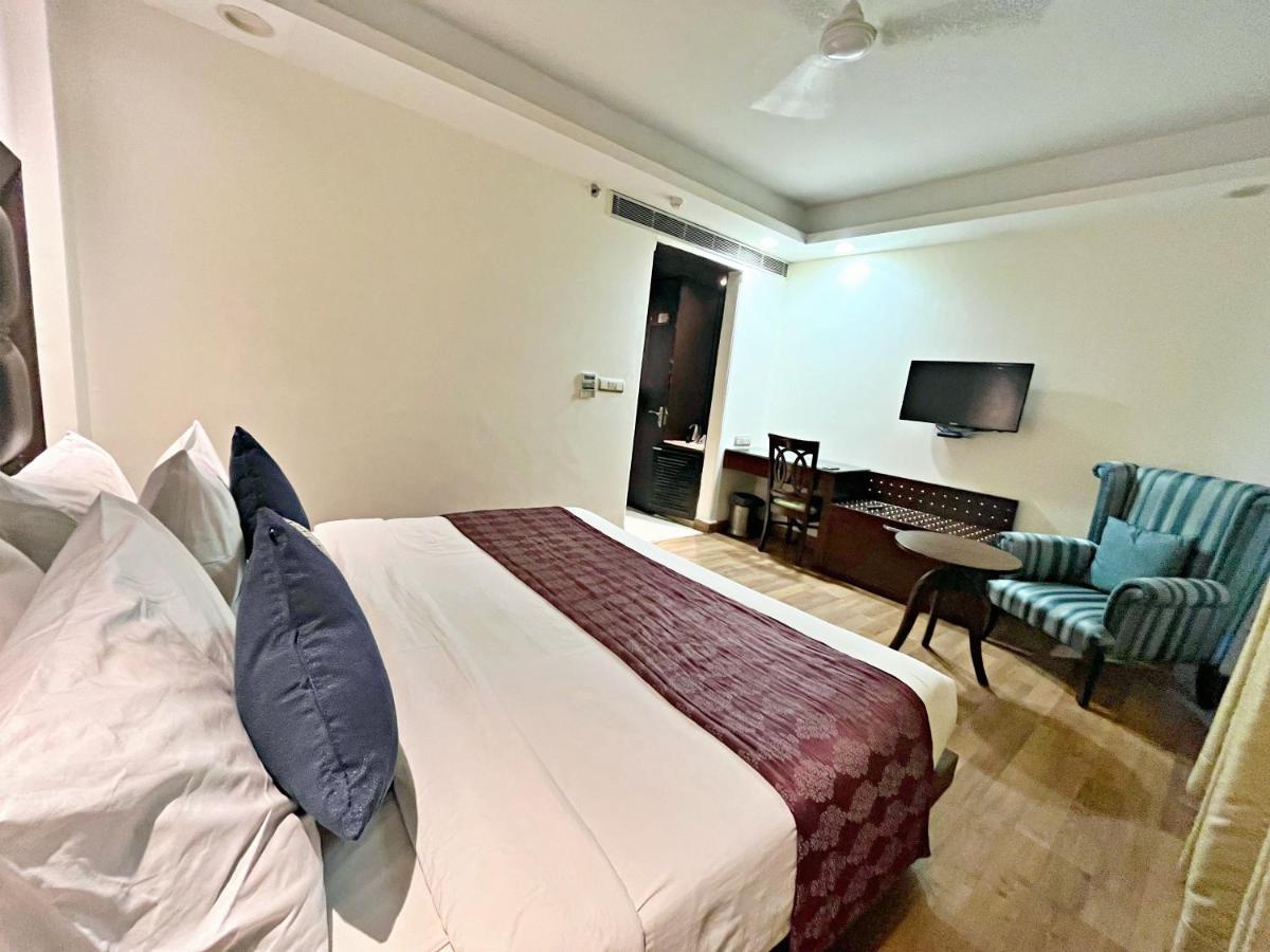The Grand Orion - Kailash Colony New Delhi Bagian luar foto