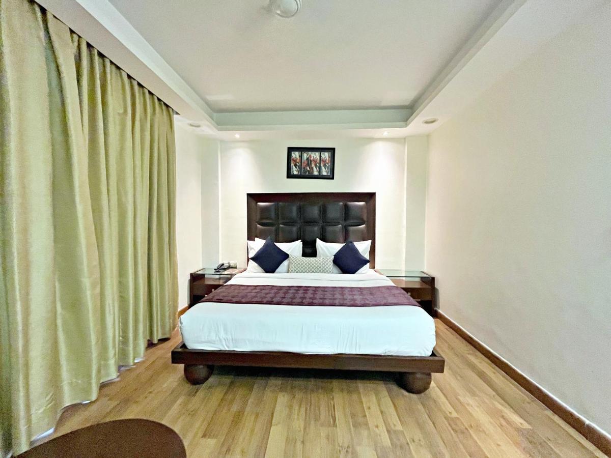 The Grand Orion - Kailash Colony New Delhi Bagian luar foto