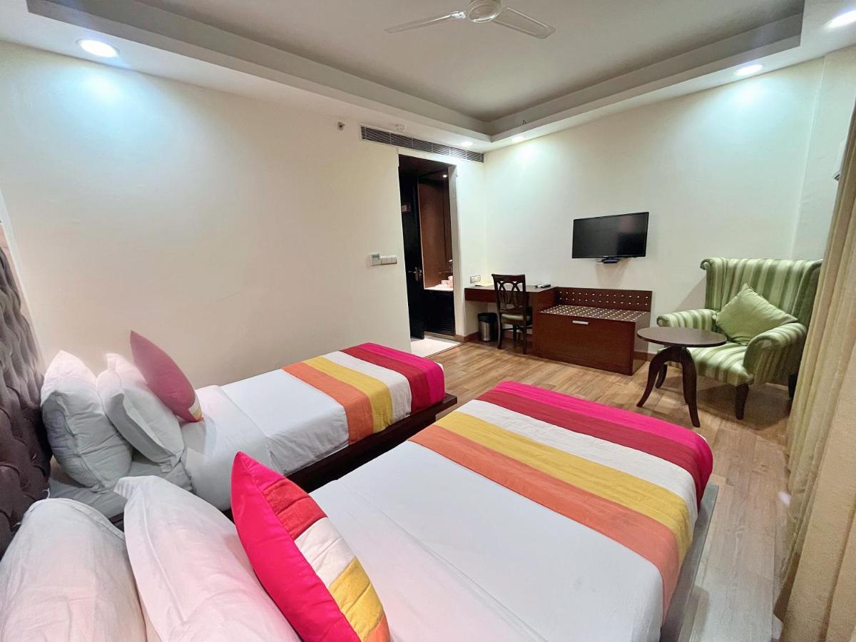 The Grand Orion - Kailash Colony New Delhi Bagian luar foto