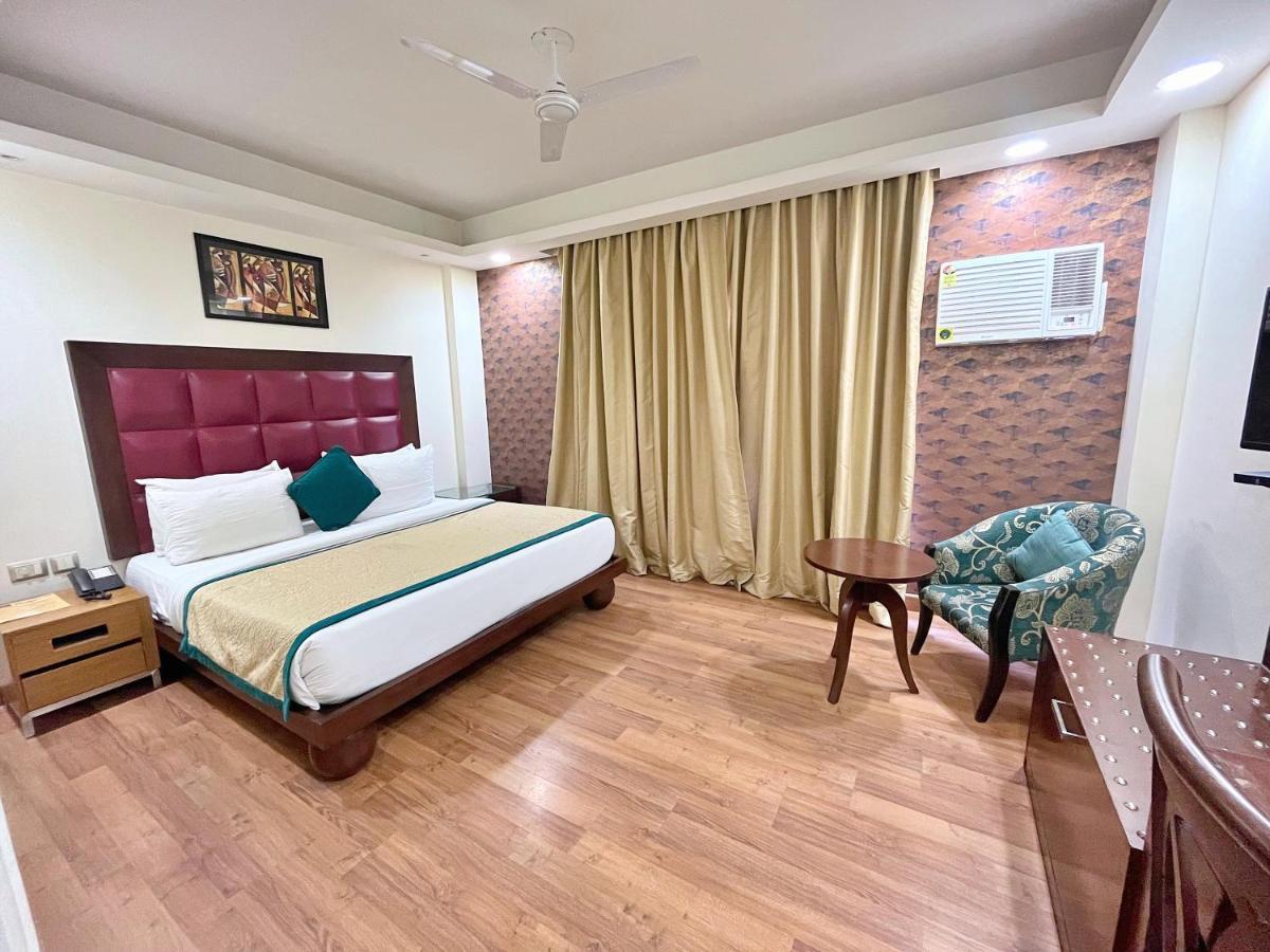 The Grand Orion - Kailash Colony New Delhi Bagian luar foto