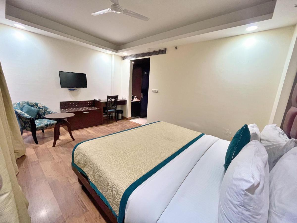 The Grand Orion - Kailash Colony New Delhi Bagian luar foto