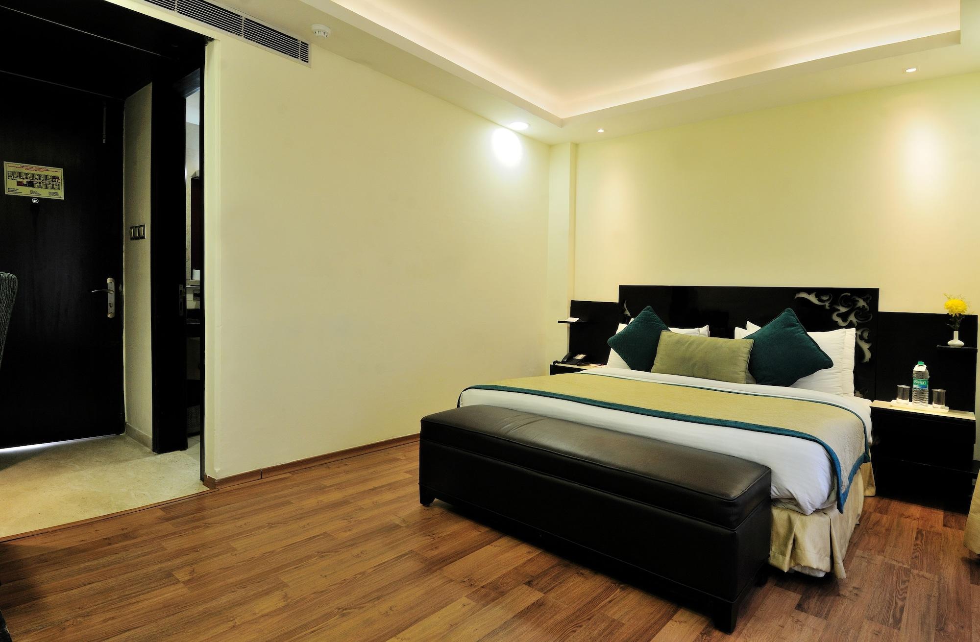 The Grand Orion - Kailash Colony New Delhi Bagian luar foto