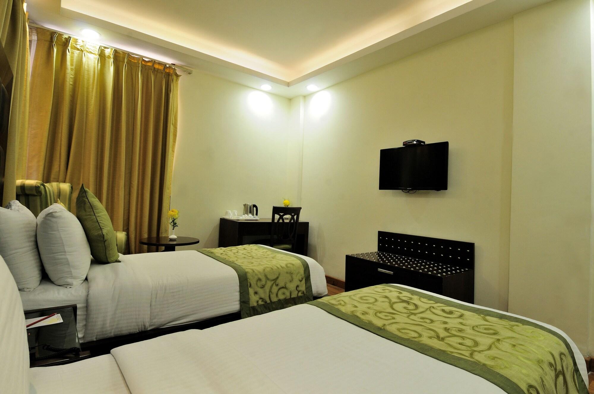 The Grand Orion - Kailash Colony New Delhi Bagian luar foto