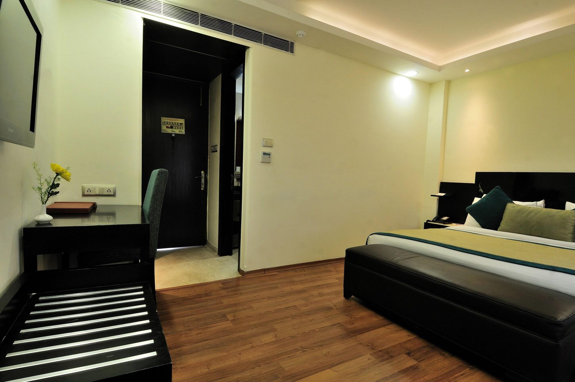 The Grand Orion - Kailash Colony New Delhi Bagian luar foto
