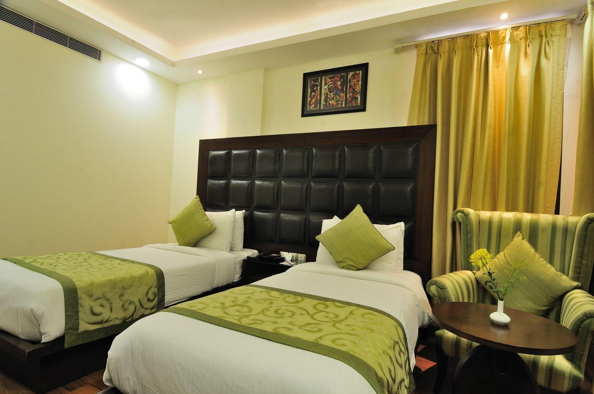 The Grand Orion - Kailash Colony New Delhi Bagian luar foto