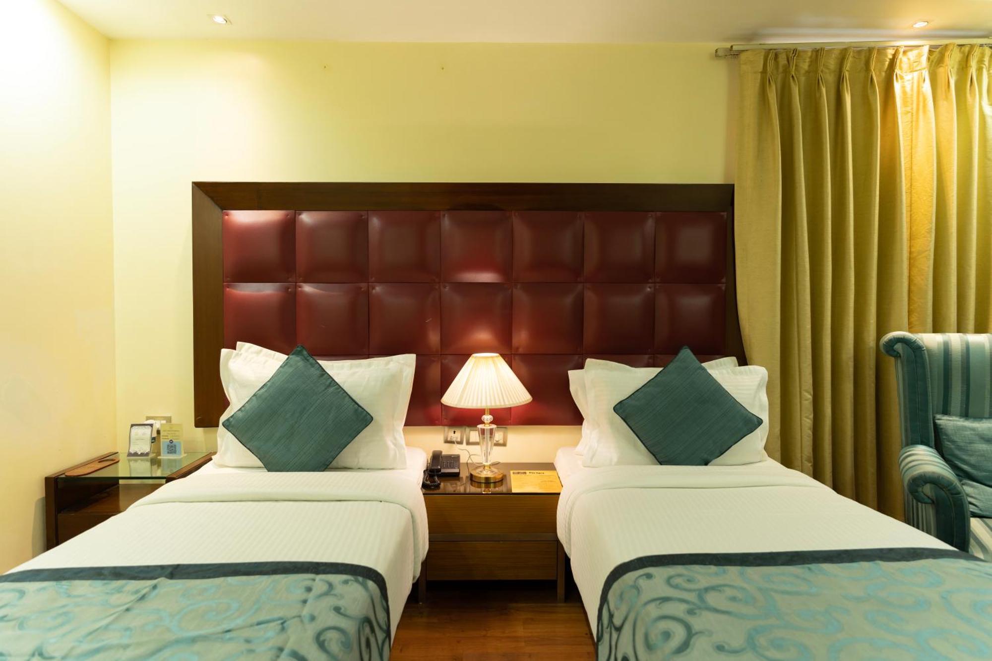 The Grand Orion - Kailash Colony New Delhi Bagian luar foto