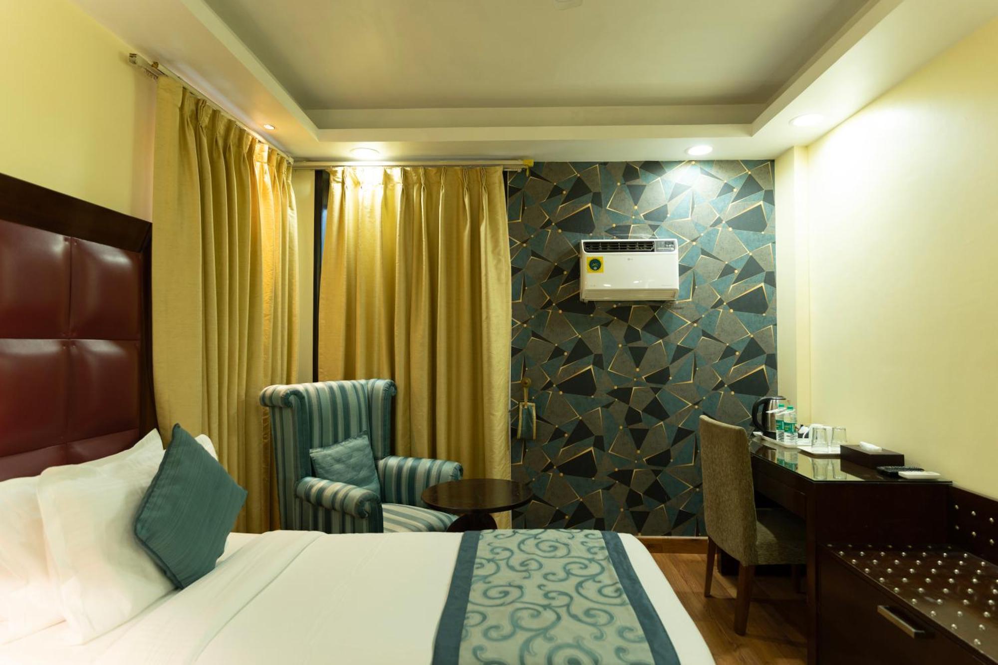 The Grand Orion - Kailash Colony New Delhi Bagian luar foto