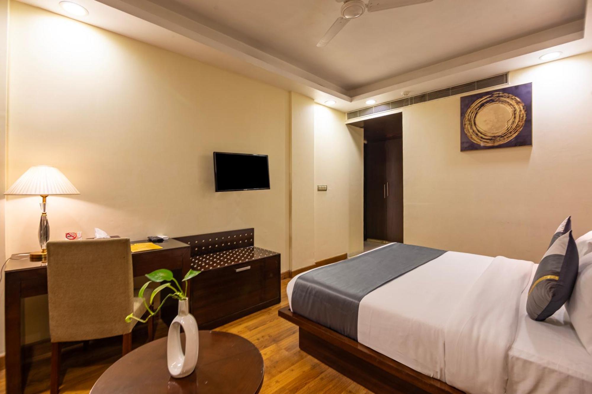 The Grand Orion - Kailash Colony New Delhi Bagian luar foto