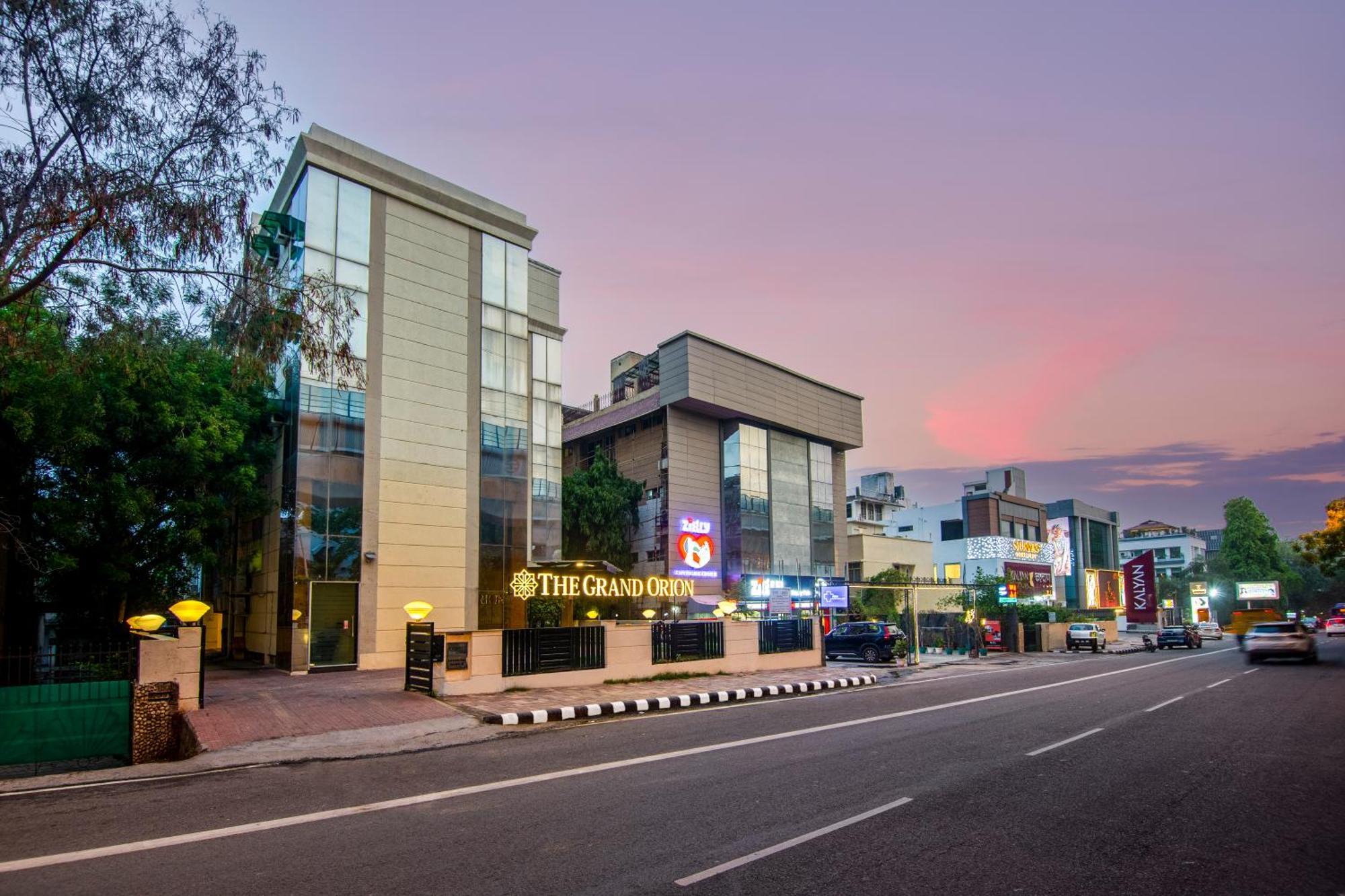 The Grand Orion - Kailash Colony New Delhi Bagian luar foto