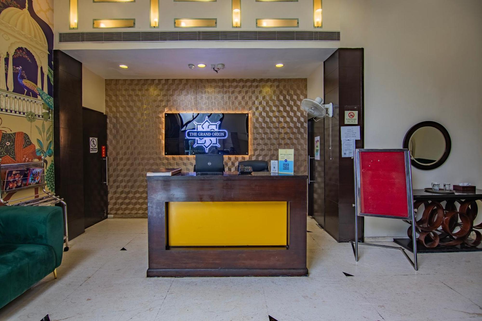 The Grand Orion - Kailash Colony New Delhi Bagian luar foto