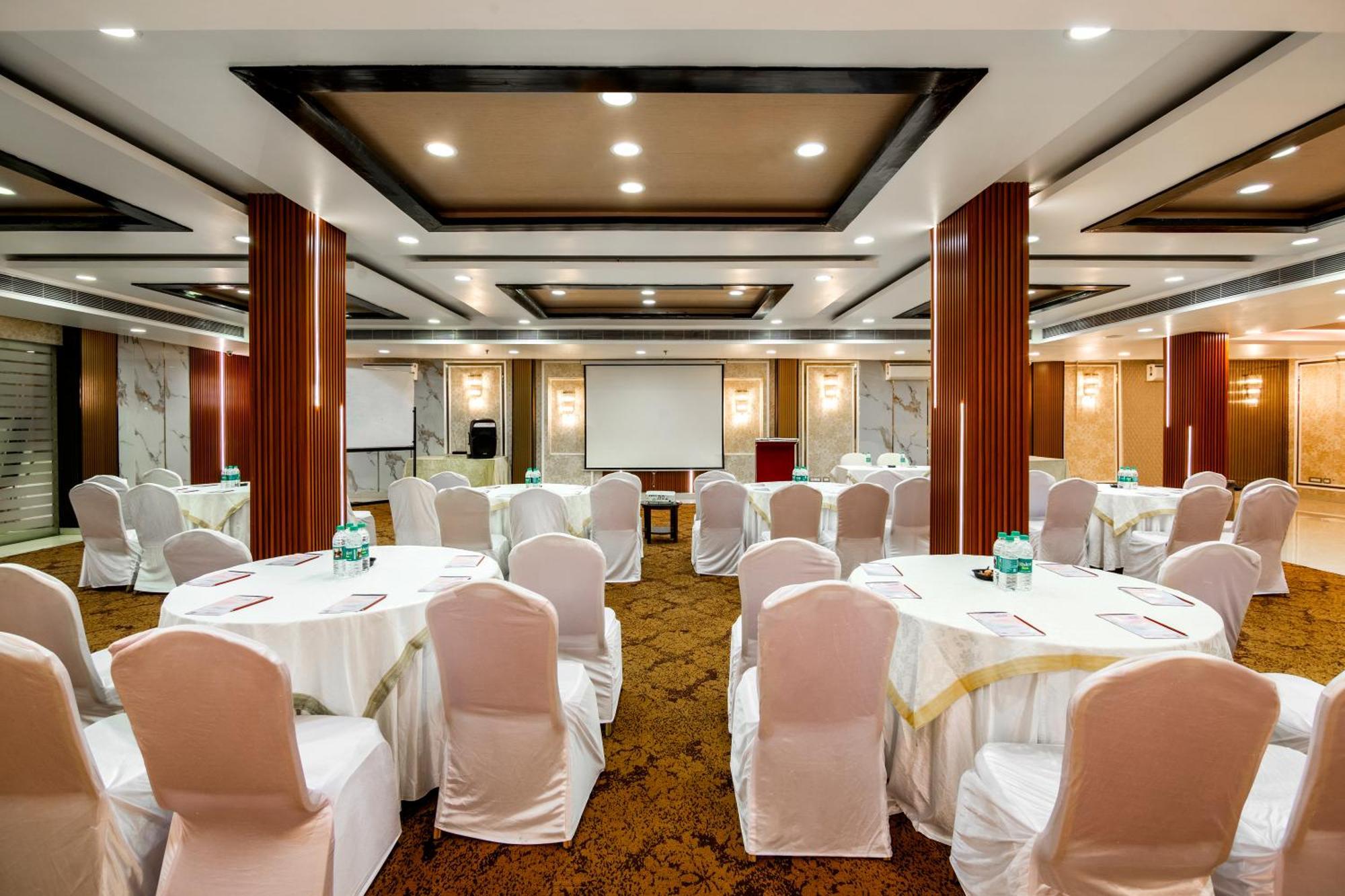 The Grand Orion - Kailash Colony New Delhi Bagian luar foto