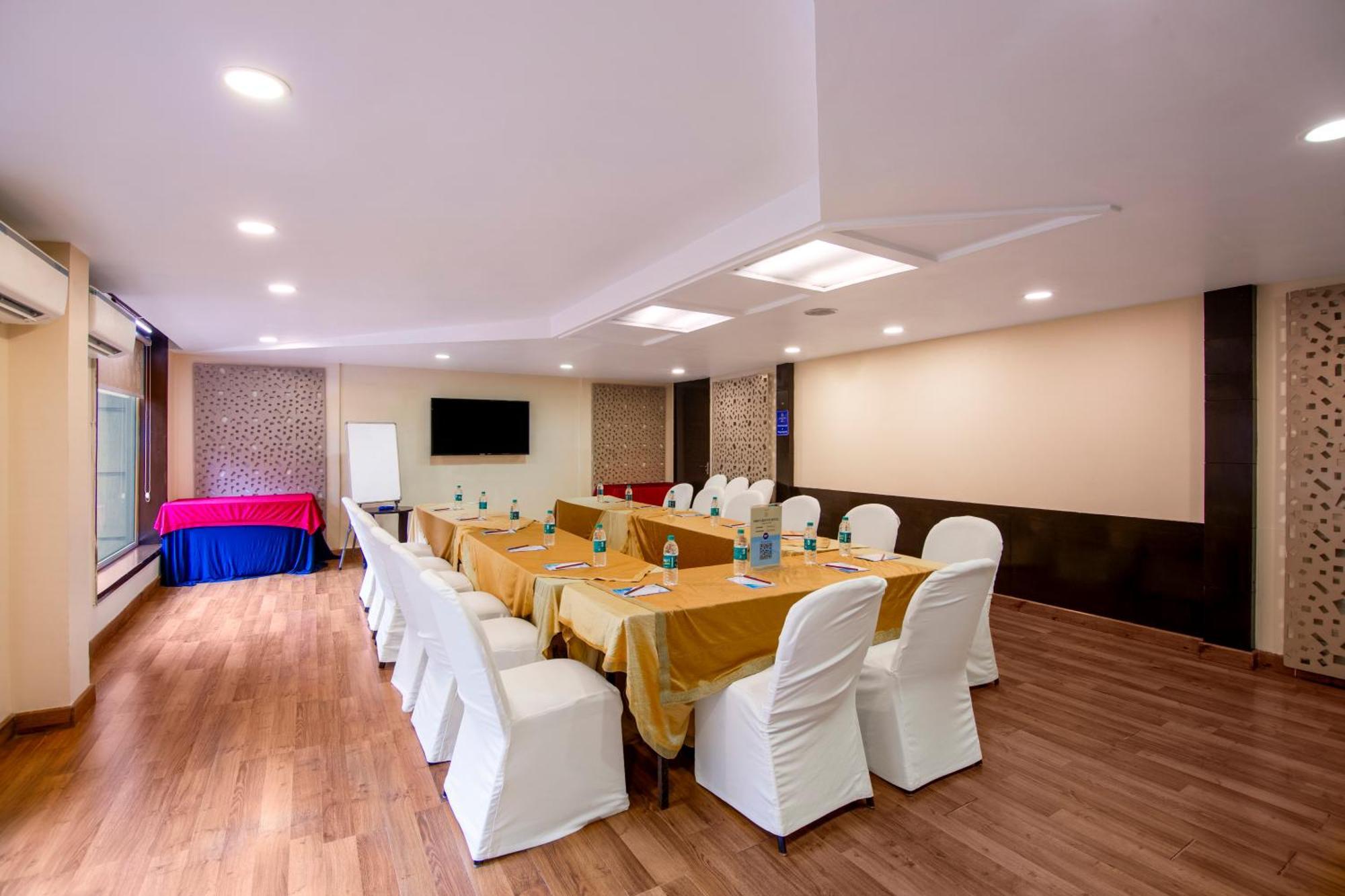The Grand Orion - Kailash Colony New Delhi Bagian luar foto