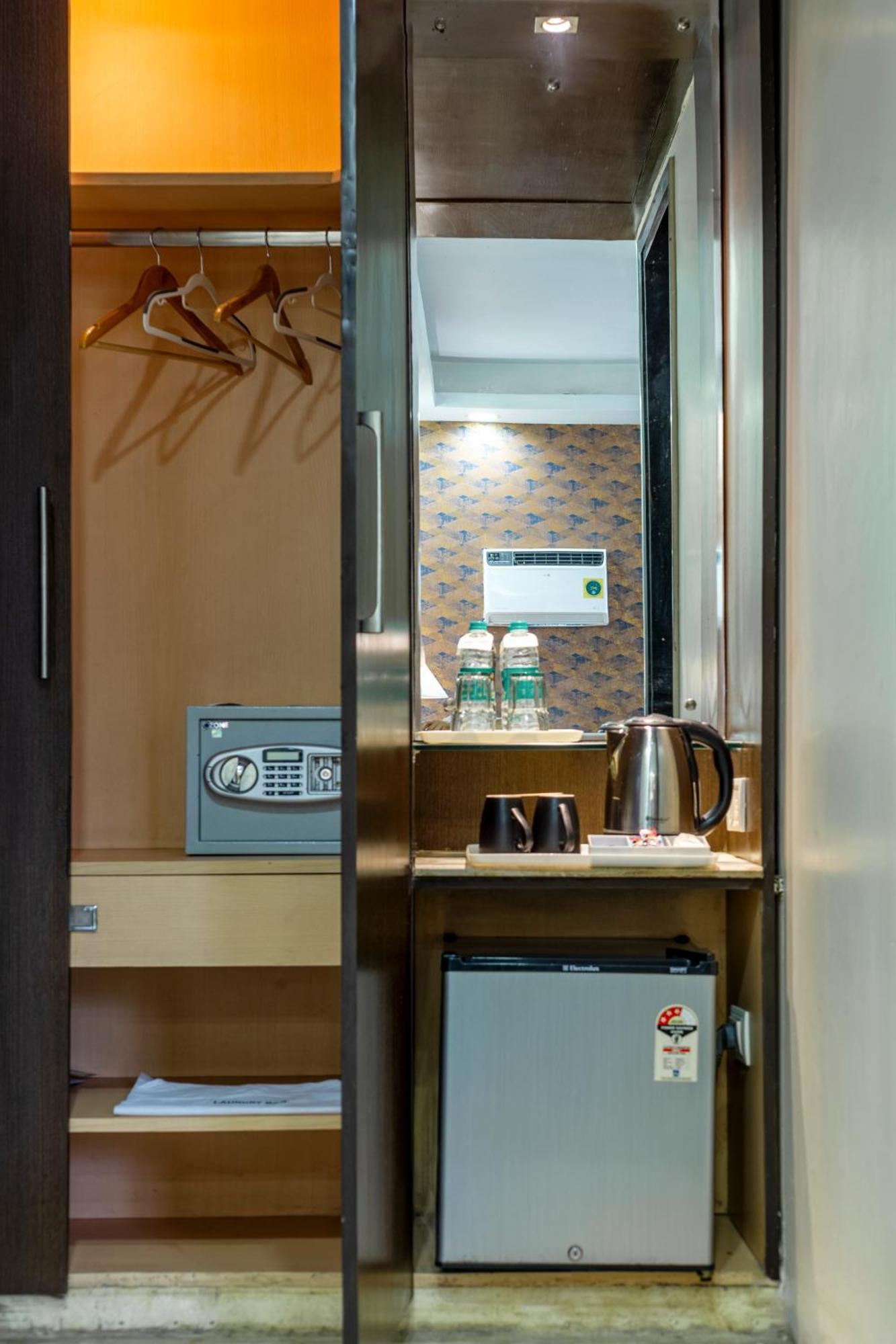 The Grand Orion - Kailash Colony New Delhi Bagian luar foto