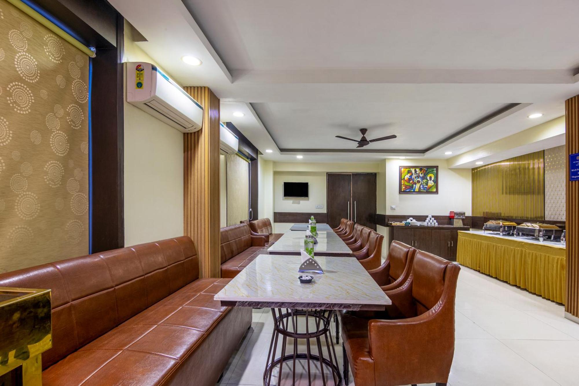 The Grand Orion - Kailash Colony New Delhi Bagian luar foto